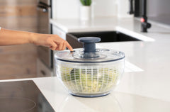 Salad Spinner Lettuce Spinner Vegetable Cleaner and Dryer, One-Handed Use, Built-in Draining System for Fresh, Crisp, Clean Salad